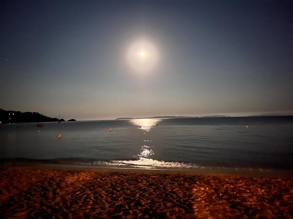 Le Lavandou "Cavaliere" -Rez De Jardin Bord De Mer , Atom ภายนอก รูปภาพ